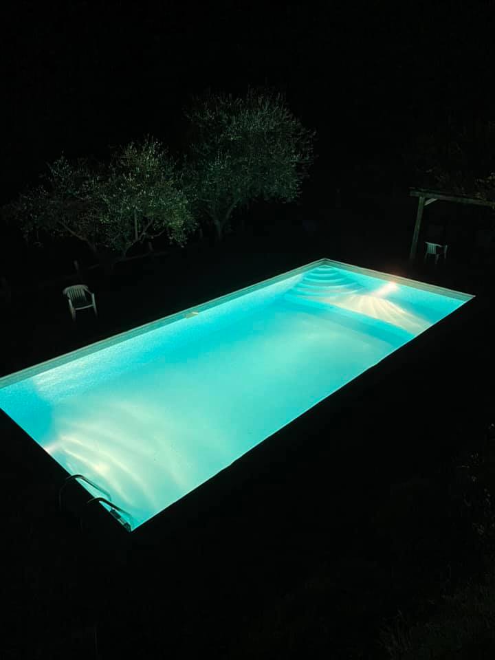 La piscina di notte